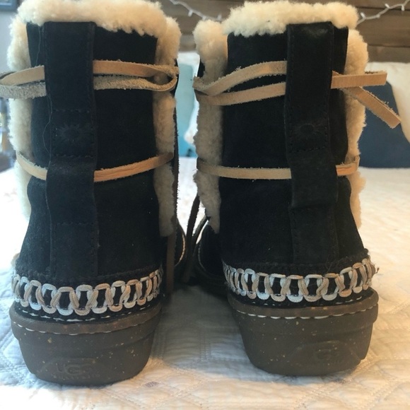 UGG Australia Cove Black Leather Suede Sheepskin Winter Boots - Picture 2 of 4